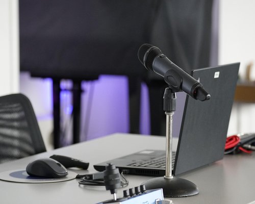 Professional gaming headset and microphone setup